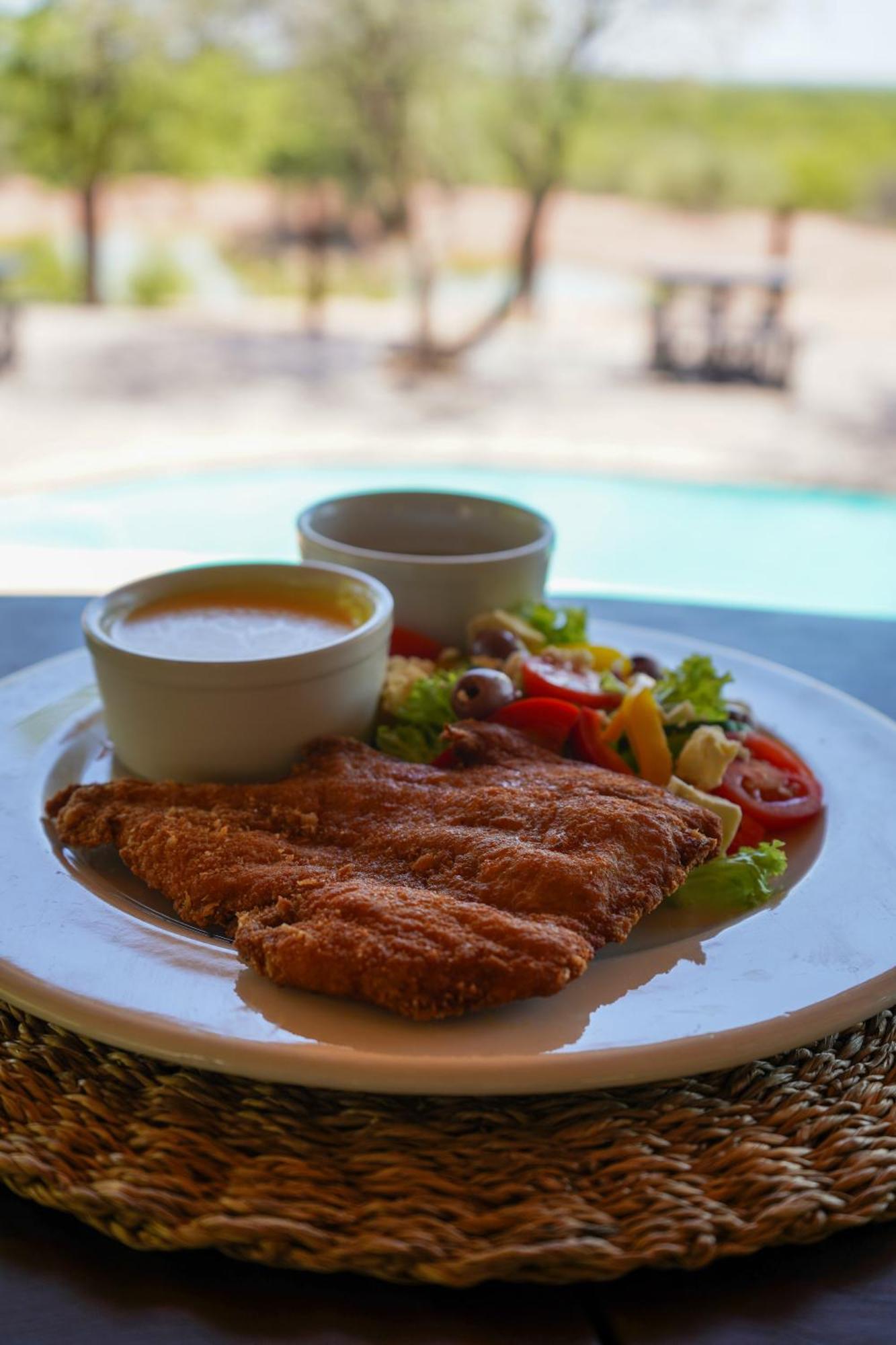 Linton Mopane Bush Lodge מראה חיצוני תמונה